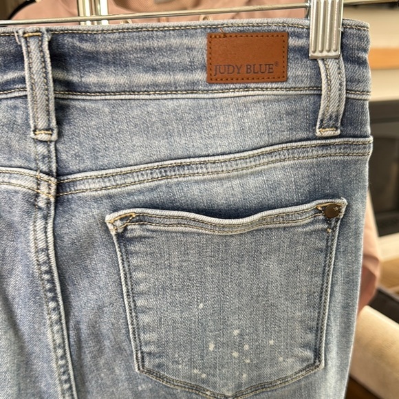 Judy Blue Ankle Cropped Distressed Jeans - Picture 5 of 7